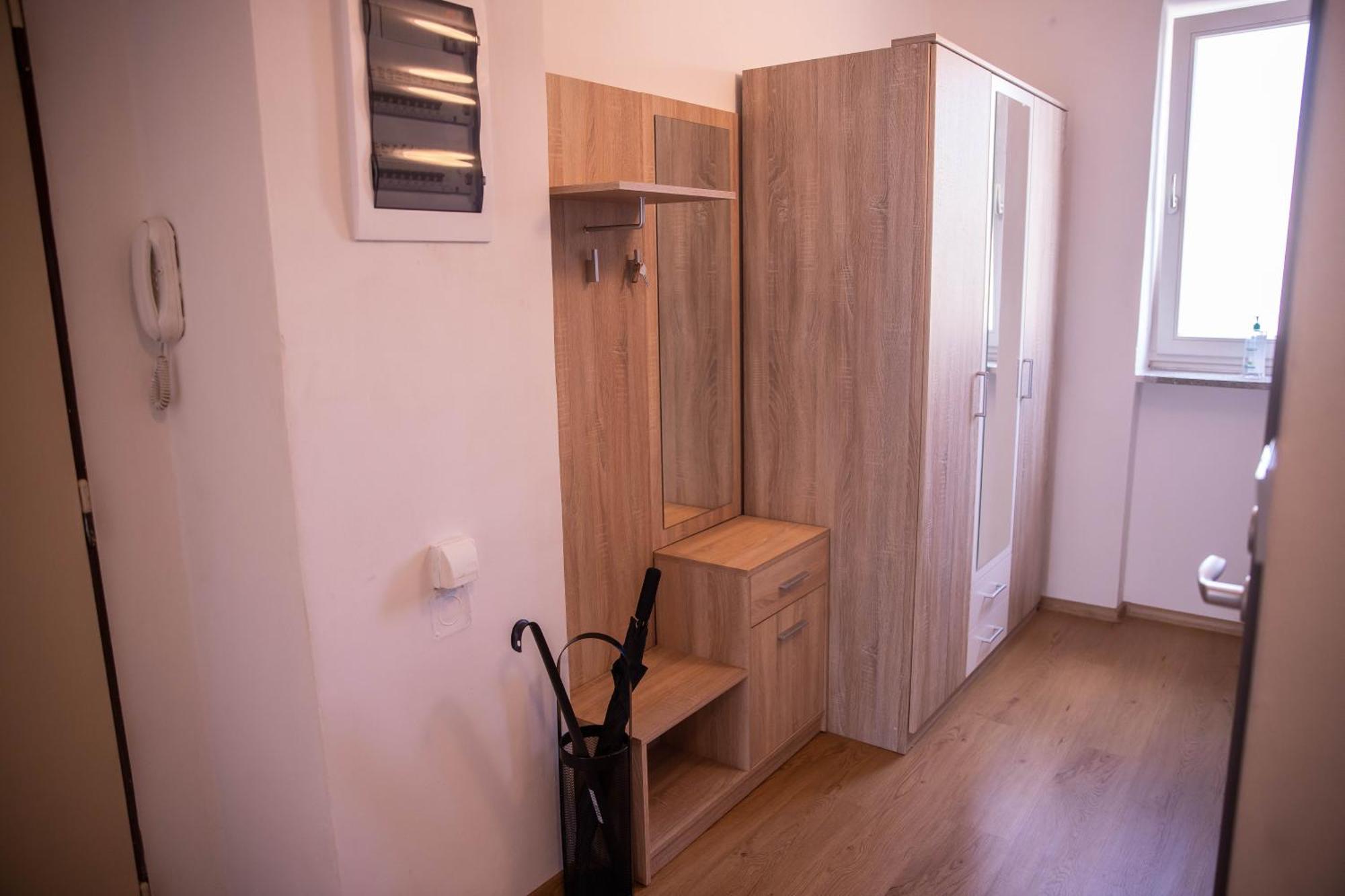 Prostorny Byt V Centru U Reky, 2 Loznice, Balkon Hradec Králové Zewnętrze zdjęcie