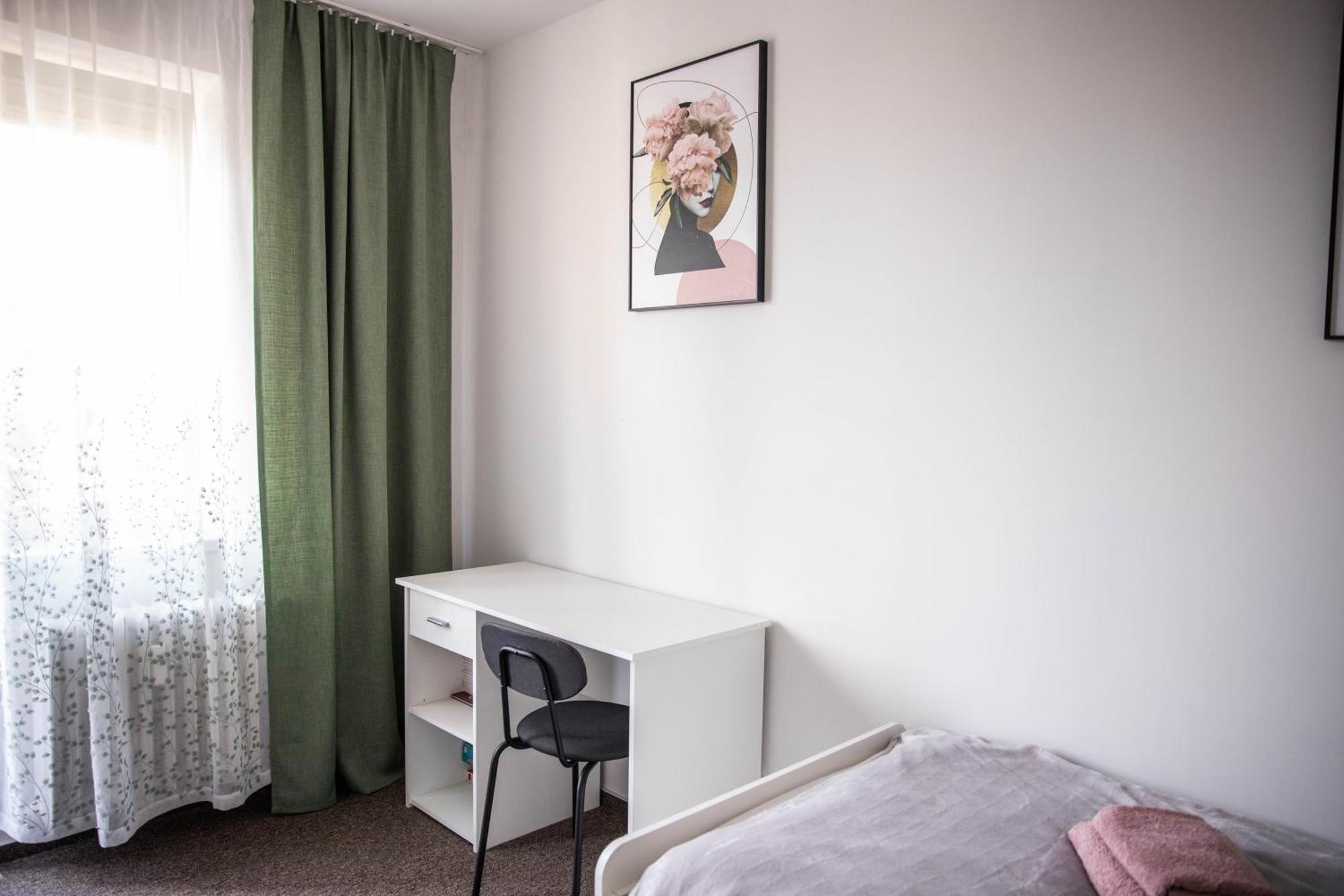 Prostorny Byt V Centru U Reky, 2 Loznice, Balkon Hradec Králové Zewnętrze zdjęcie