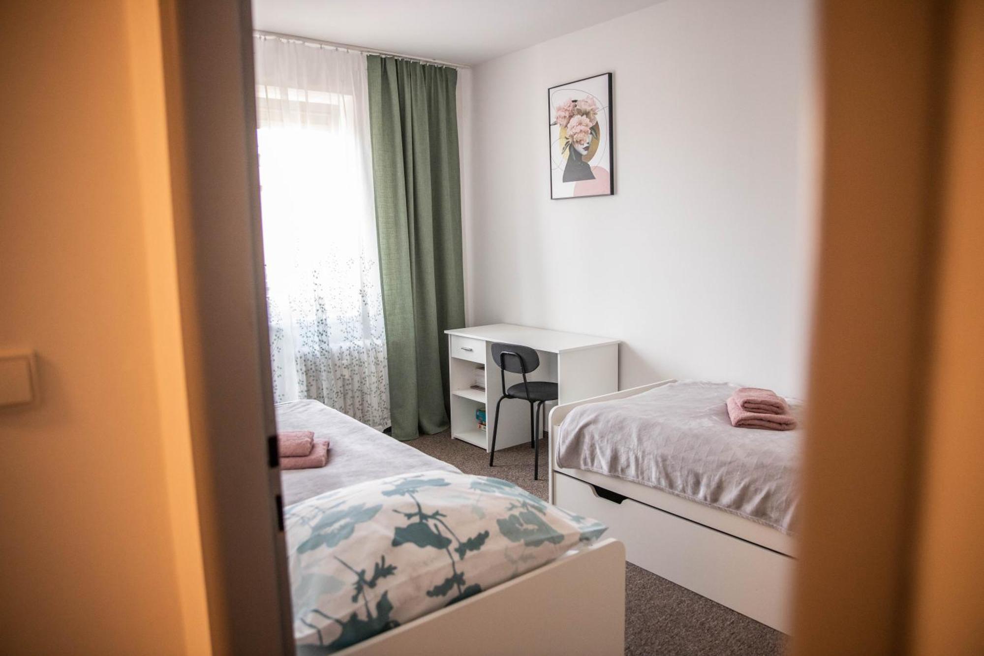 Prostorny Byt V Centru U Reky, 2 Loznice, Balkon Hradec Králové Zewnętrze zdjęcie