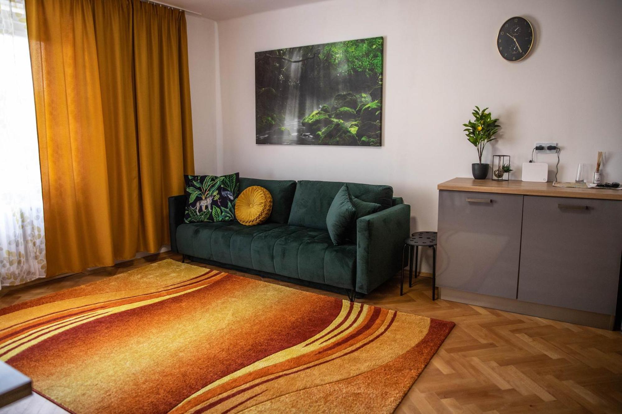 Prostorny Byt V Centru U Reky, 2 Loznice, Balkon Hradec Králové Zewnętrze zdjęcie
